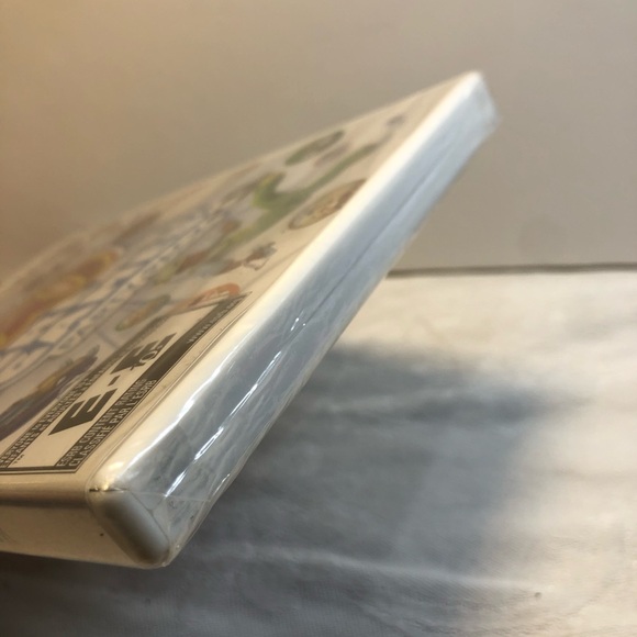 Family Party: 90 Great Games Party Pack (Nintendo Wii, 2010) FACTORY SEALED - Picture 7 of 8